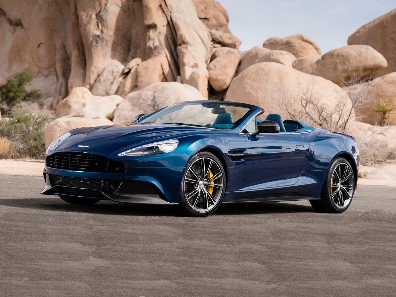 aston_martin Aston Martin V12 Vanquish
