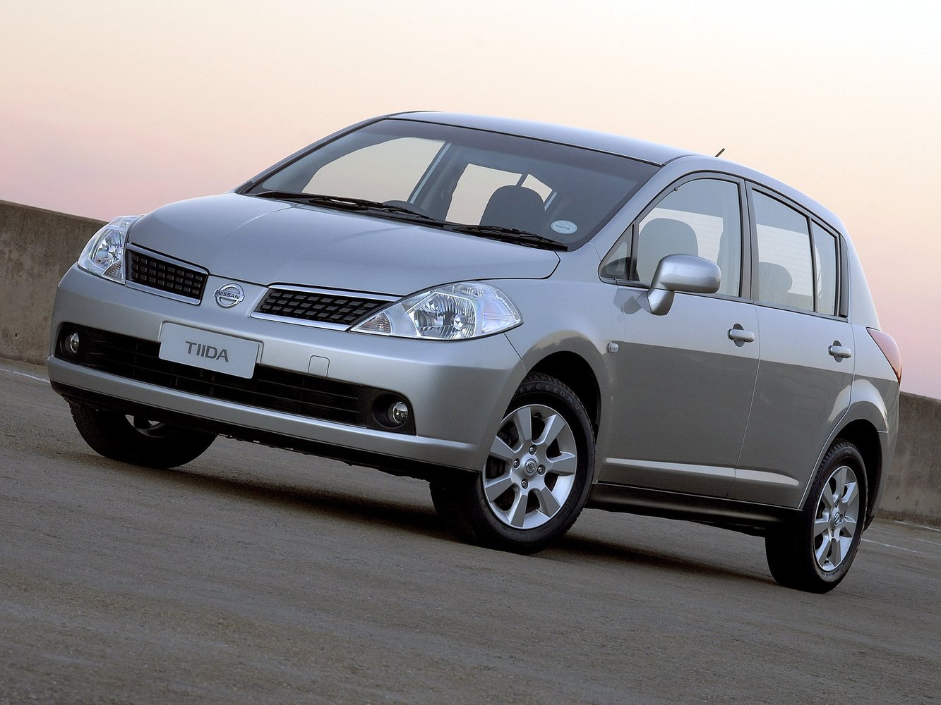 Nissan Tiida 2004 - 2012